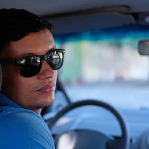 Meet your Posher, Cesar